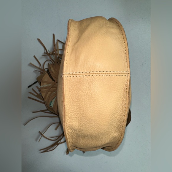 'KARINA' FRINGE LEATHER SHOULDER BAG IN NUDE - Picture 7 of 12